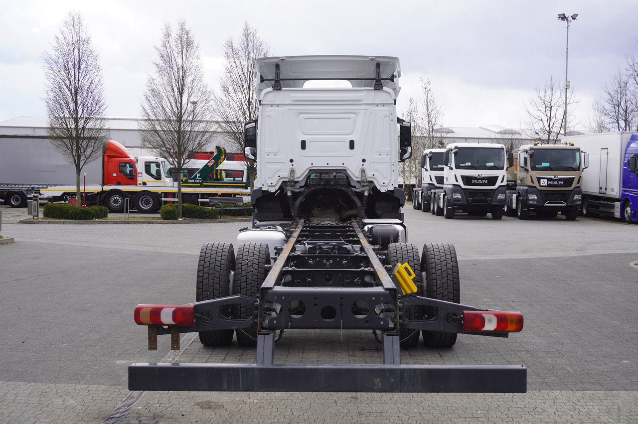 MERCEDES-BENZ Actros 1824 / 9.1 m chassis / sleeping cabin - Cab chassis truck: picture 4 MERCEDES-BENZ Actros 1824 / 9.1 m chassis / sleeping cabin - Cab chassis truck: picture 4