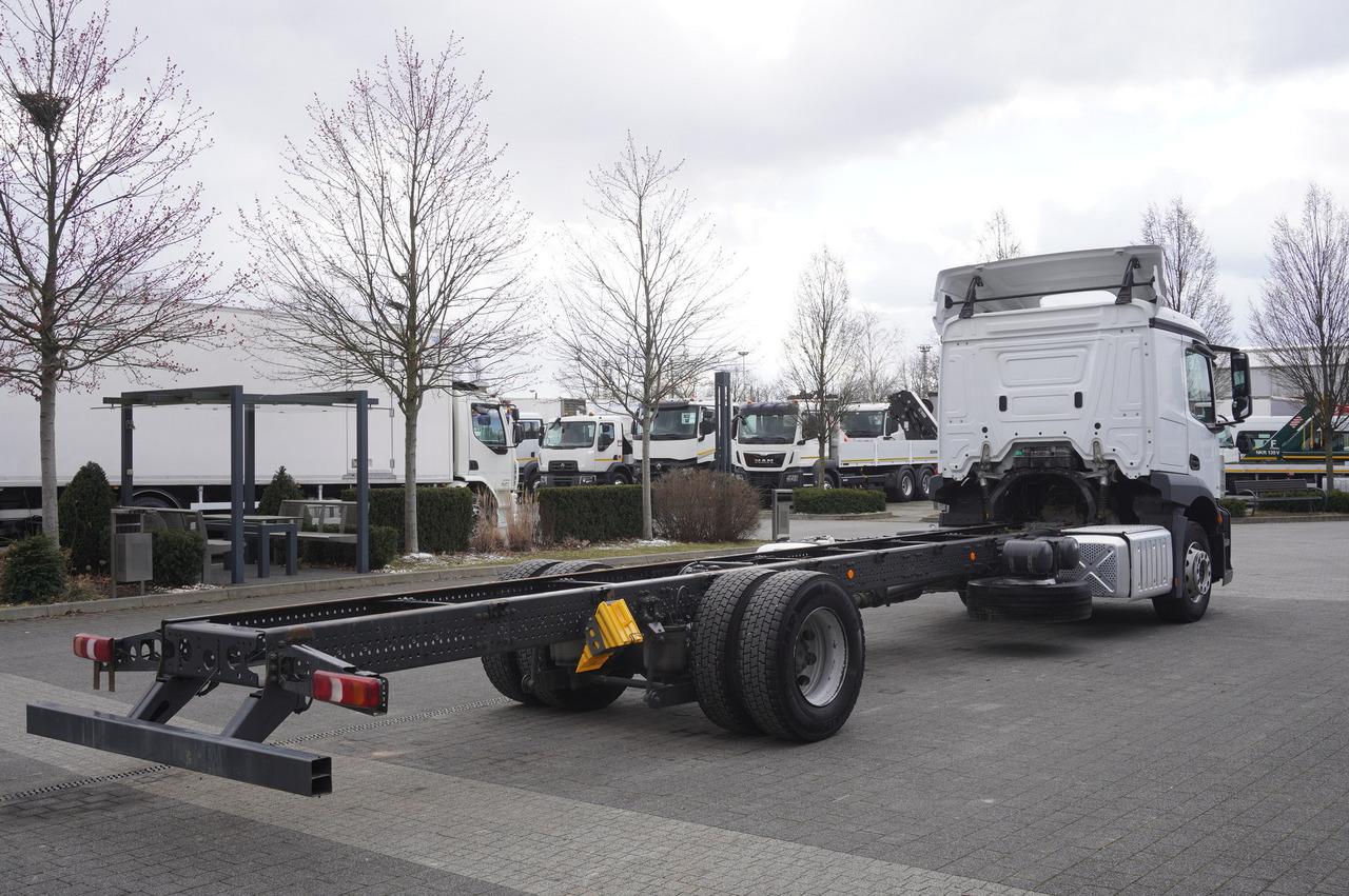 MERCEDES-BENZ Actros 1824 / 9.1 m chassis / sleeping cabin - Cab chassis truck: picture 5 MERCEDES-BENZ Actros 1824 / 9.1 m chassis / sleeping cabin - Cab chassis truck: picture 5
