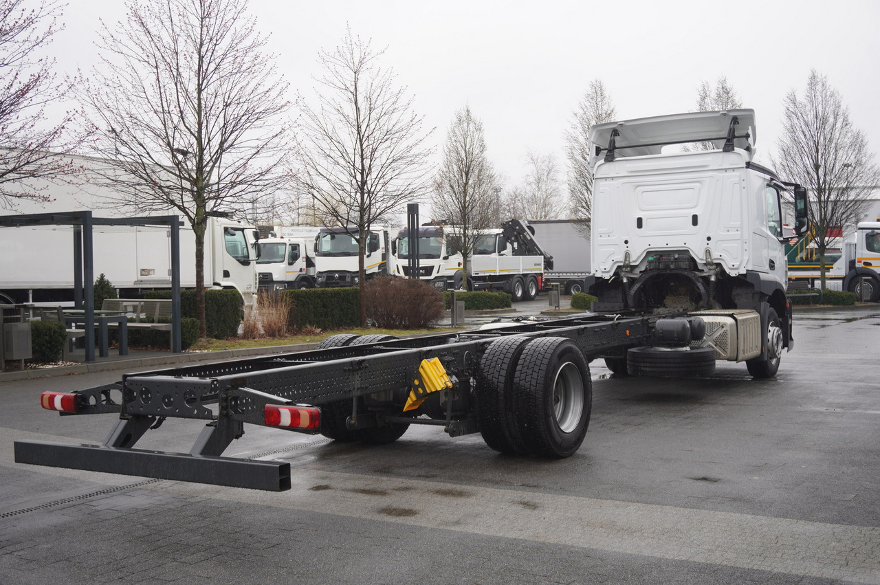 MERCEDES-BENZ Actros 1824 / 9.1 m chassis / sleeping cabin - Cab chassis truck: picture 5 MERCEDES-BENZ Actros 1824 / 9.1 m chassis / sleeping cabin - Cab chassis truck: picture 5