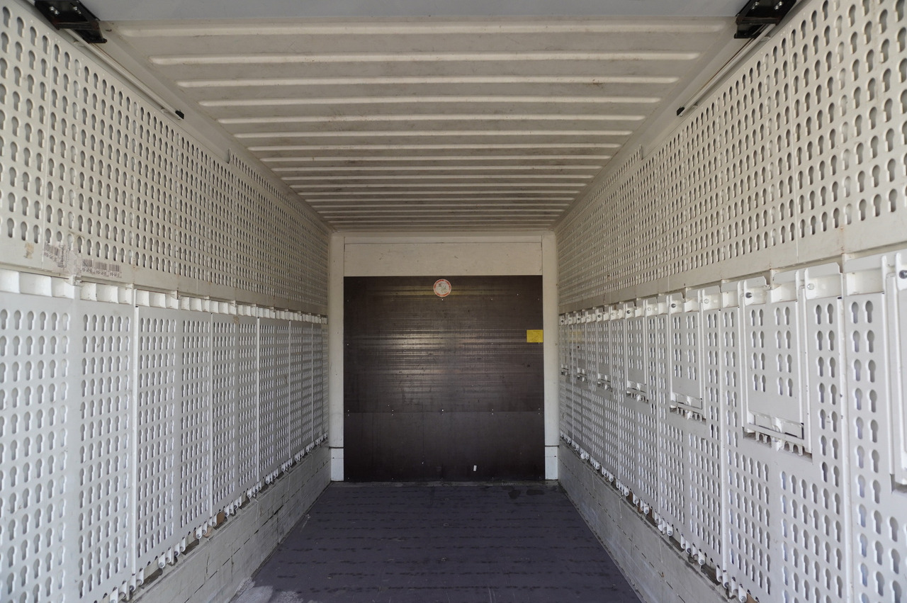 MERCEDES-BENZ Actros 2545 MP5 / KRONE 18 EPAL box body / ADR AT - Box truck: picture 4 MERCEDES-BENZ Actros 2545 MP5 / KRONE 18 EPAL box body / ADR AT - Box truck: picture 4