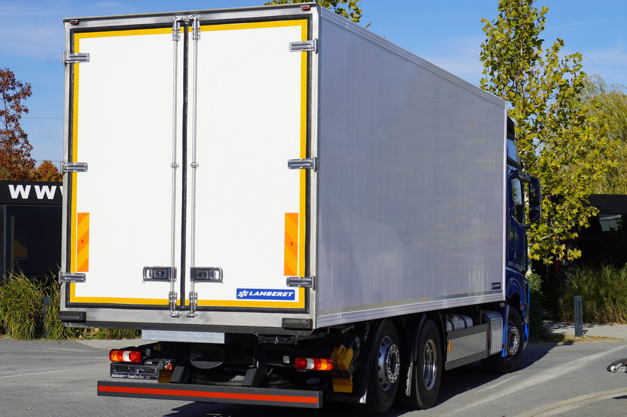 MERCEDES-BENZ Actros 2548 E6 / GIGA / Cab Lounge chair / Lamberet Refrigerator / Carrier Supra 950 - Refrigerator truck: picture 3 MERCEDES-BENZ Actros 2548 E6 / GIGA / Cab Lounge chair / Lamberet Refrigerator / Carrier Supra 950 - Refrigerator truck: picture 3