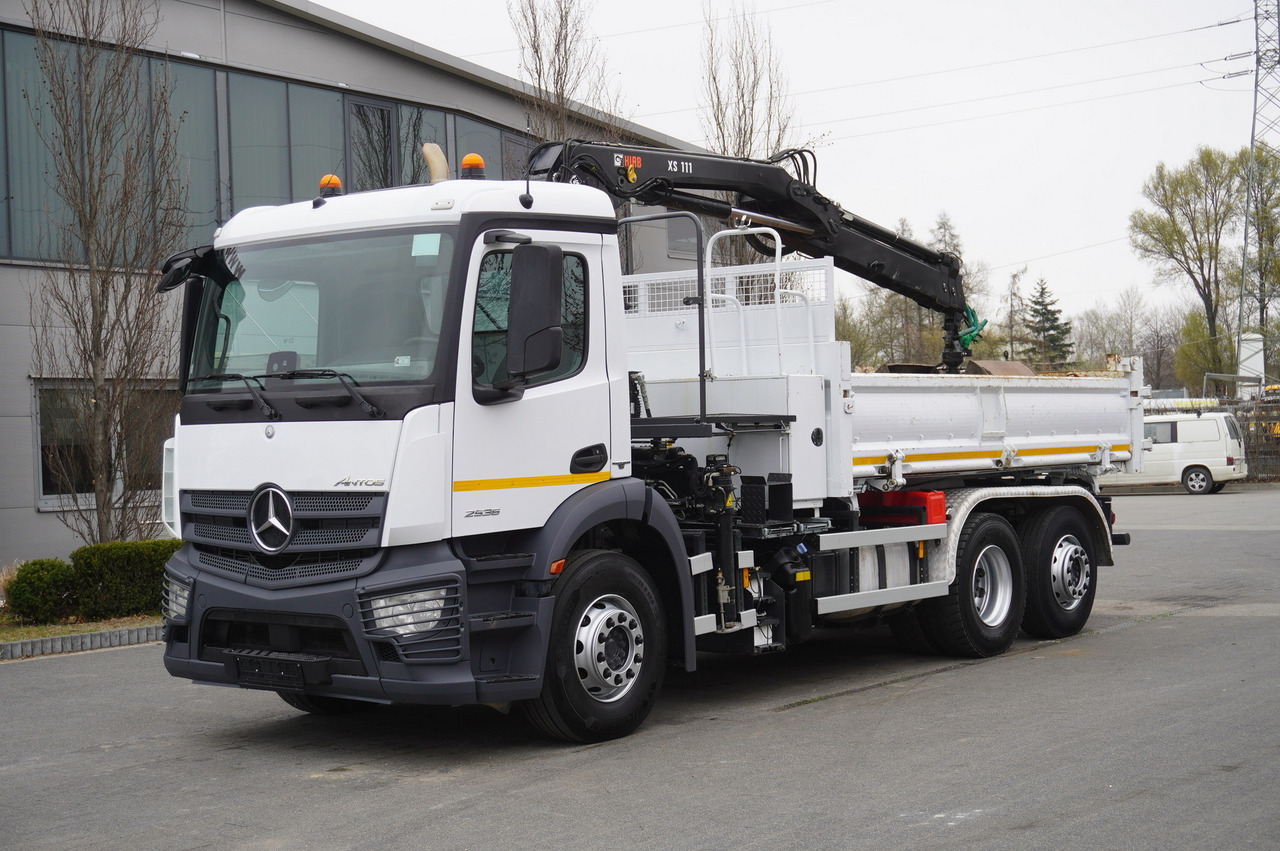 MERCEDES-BENZ Antos 2536 / 100,000 km / 3.9 T crane HIAB XS 111 / 2-side tipper / steered axle - Crane truck, Crane truck: picture 3 MERCEDES-BENZ Antos 2536 / 100,000 km / 3.9 T crane HIAB XS 111 / 2-side tipper / steered axle - Crane truck, Crane truck: picture 3