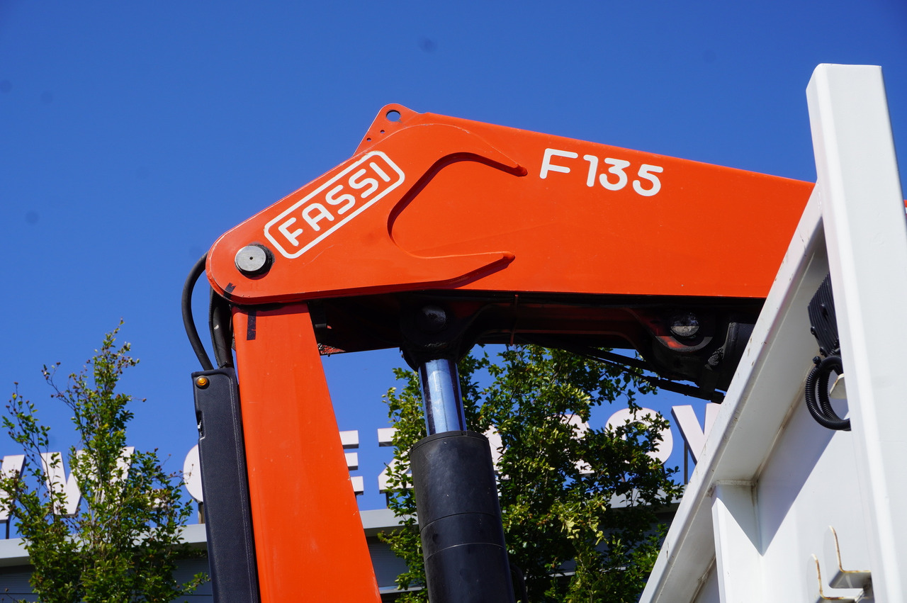 Crane truck RENAULT C280 DTI 8 / FASSI crane 5.6 T / range 8 m / Flatbed 15 EPAL: picture 13