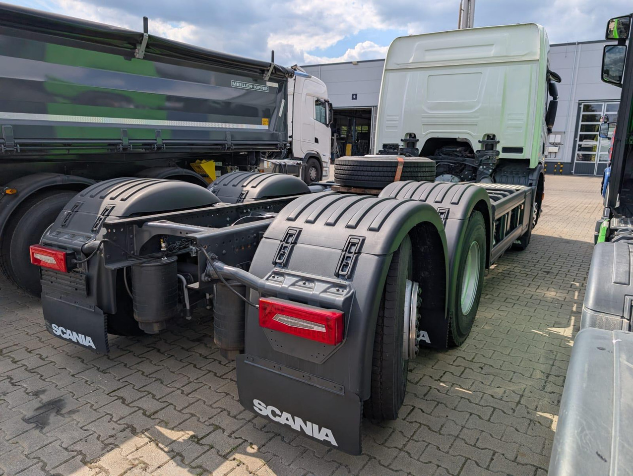 SCANIA P 340 B6x2*4NA / chassis frame / steering axle / CNG / large cab / 8 units - Cab chassis truck: picture 3 SCANIA P 340 B6x2*4NA / chassis frame / steering axle / CNG / large cab / 8 units - Cab chassis truck: picture 3