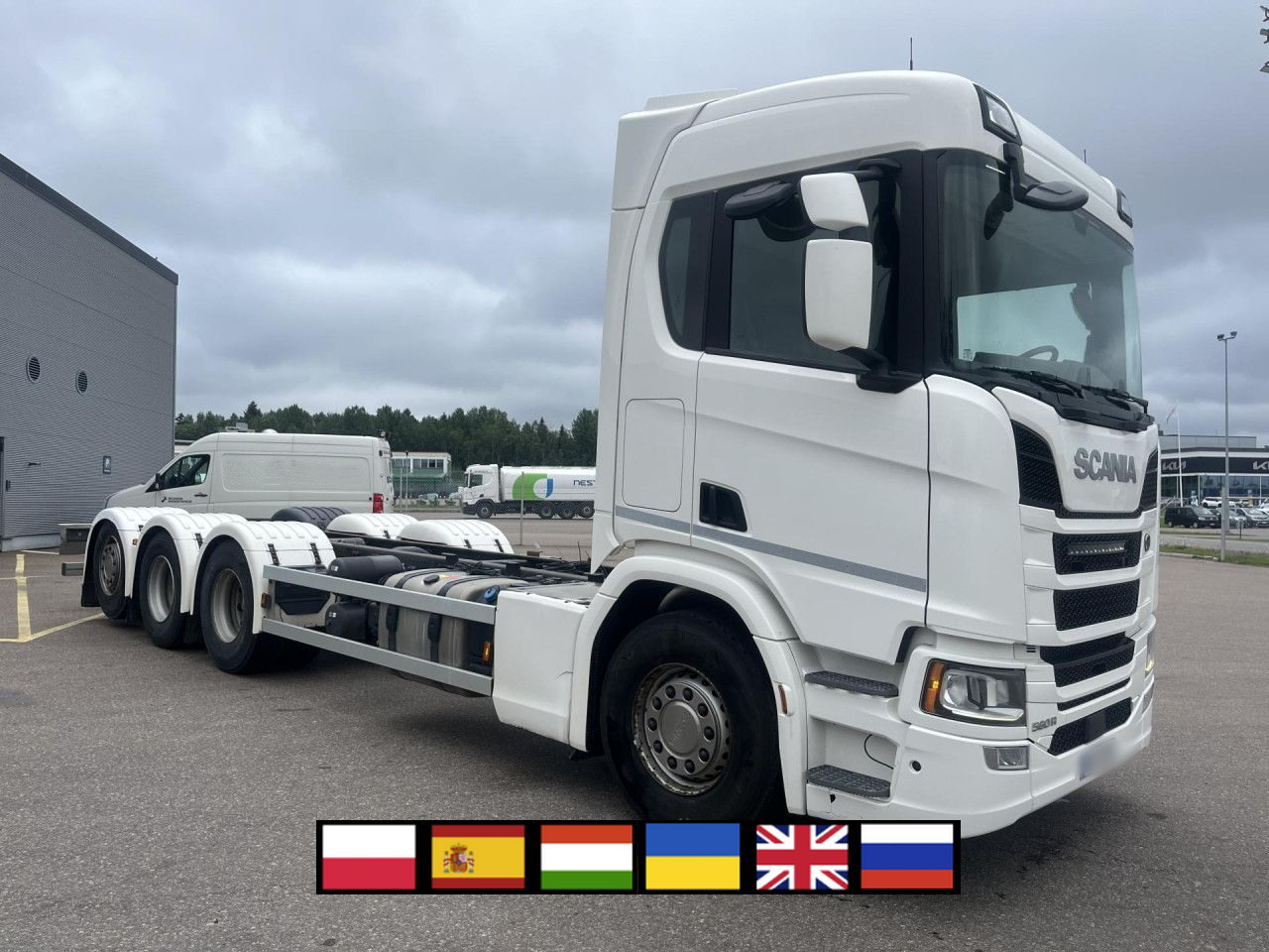 SCANIA R560 B8x4*4 / Chassis / sleeper cab / Power take-off - Crane truck: picture 1 SCANIA R560 B8x4*4 / Chassis / sleeper cab / Power take-off - Crane truck: picture 1