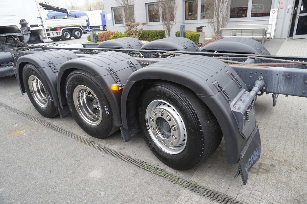 Cab chassis truck Scania G540 8x4 / Chassis 8.7 m / Steered axle / 2021: picture 11