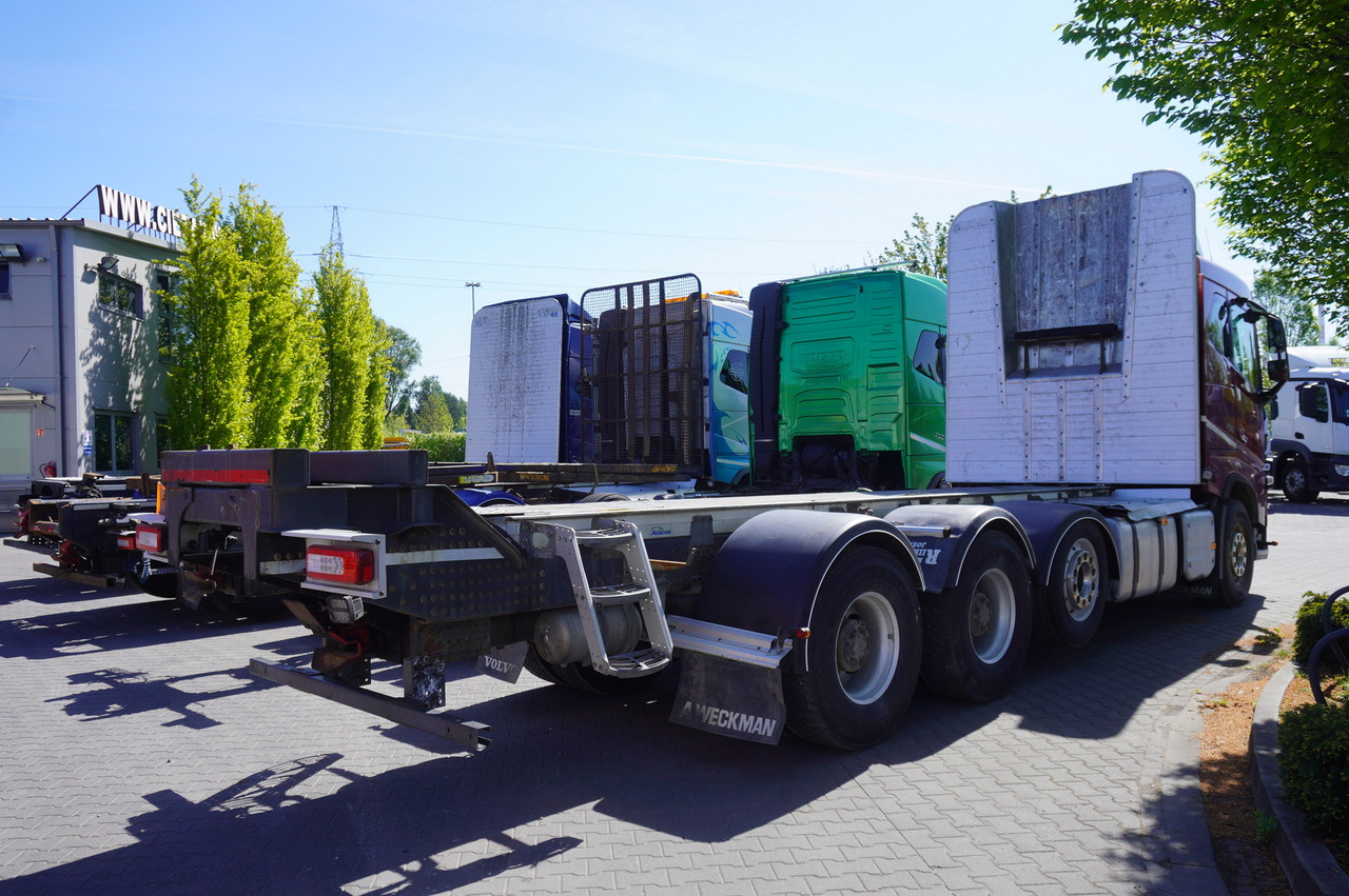 VOLVO FH16 750 / 750 HP! / chassis / 4 units 8x4 - Cab chassis truck: picture 5 VOLVO FH16 750 / 750 HP! / chassis / 4 units 8x4 - Cab chassis truck: picture 5