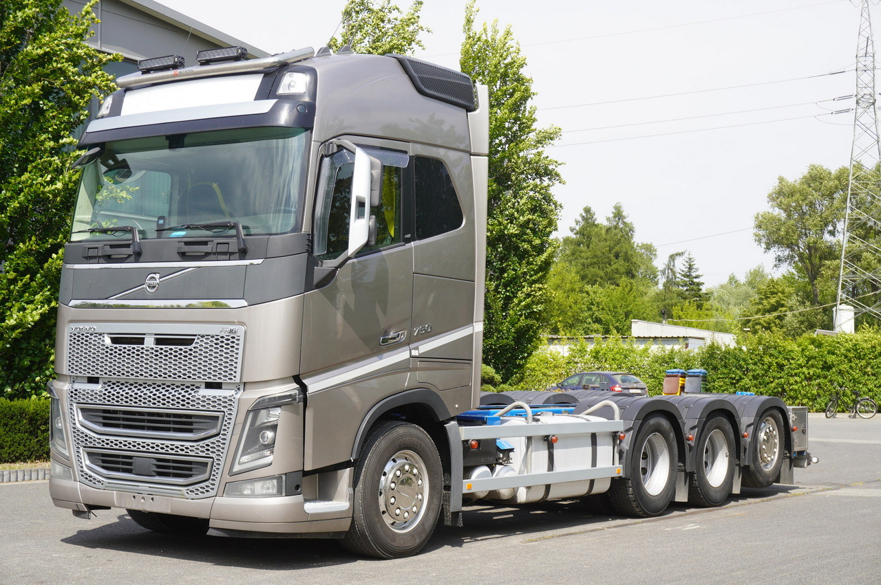 VOLVO Volvo FH16 750 8x4x4 / 750 HP! / Frame 685 cm / Steered 4th axle - Cab chassis truck: picture 2 VOLVO Volvo FH16 750 8x4x4 / 750 HP! / Frame 685 cm / Steered 4th axle - Cab chassis truck: picture 2