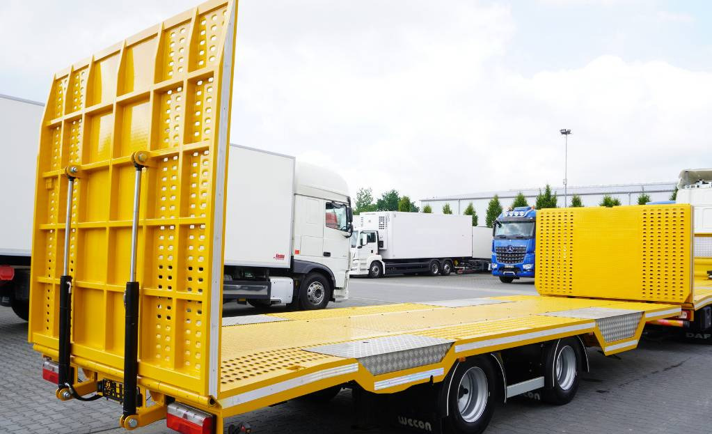 WECON trailer with a new tow truck body y.2023 - Low loader trailer: picture 1 WECON trailer with a new tow truck body y.2023 - Low loader trailer: picture 1