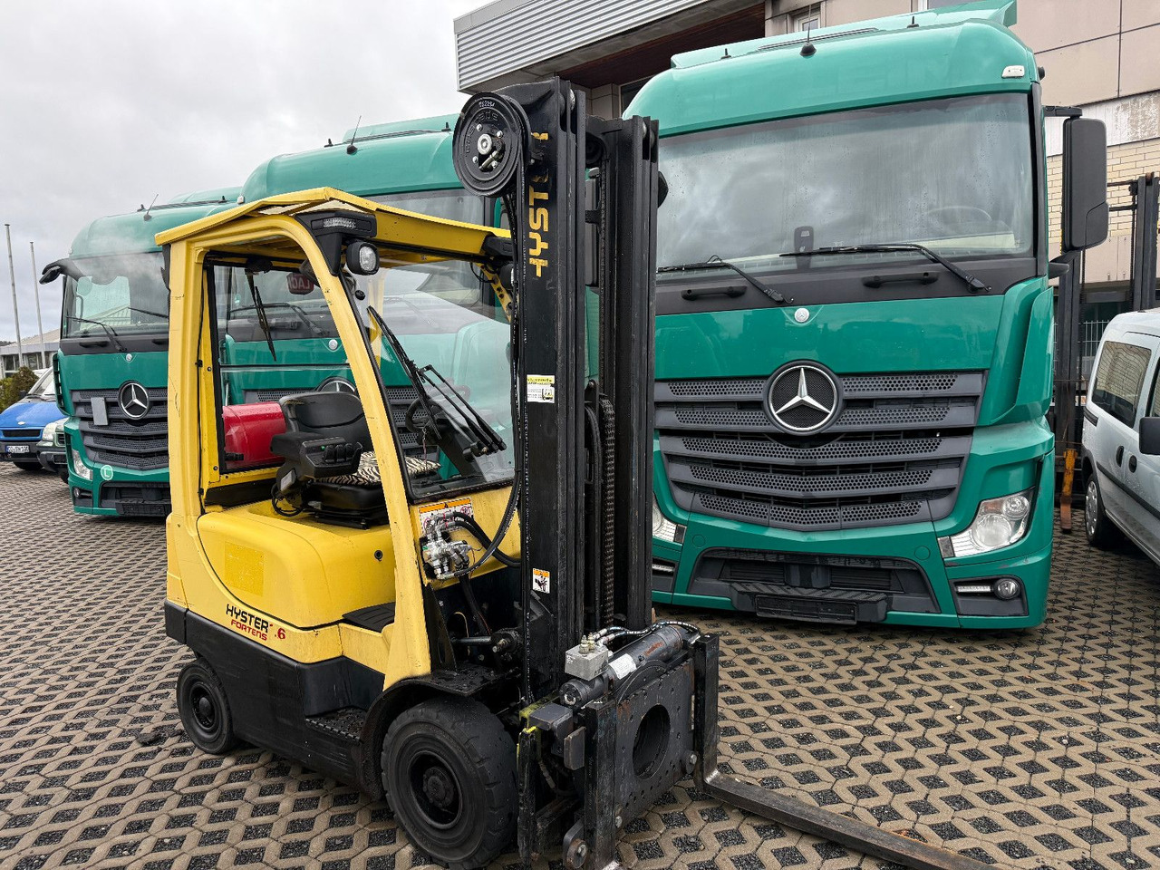 Hyster H1,6 FT drehbare Klammergabel Hyster H1,6 FT drehbare Klammergabel - LPG forklift: picture 1 Hyster H1,6 FT drehbare Klammergabel Hyster H1,6 FT drehbare Klammergabel - LPG forklift: picture 1