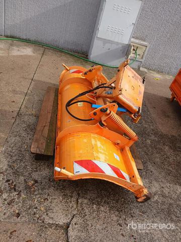 2004 Ausa M250DH X4 4x4 Snow Plow Truck - Snow removal vehicle: picture 3 2004 Ausa M250DH X4 4x4 Snow Plow Truck - Snow removal vehicle: picture 3