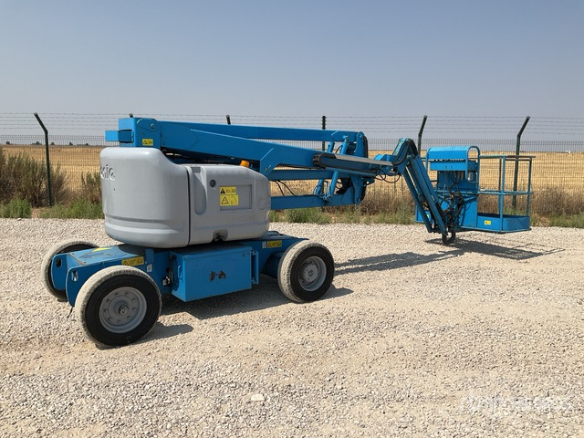 2004 Genie Z45/25 2WD Electric Articulating Boom Lift - Articulated boom: picture 2 2004 Genie Z45/25 2WD Electric Articulating Boom Lift - Articulated boom: picture 2