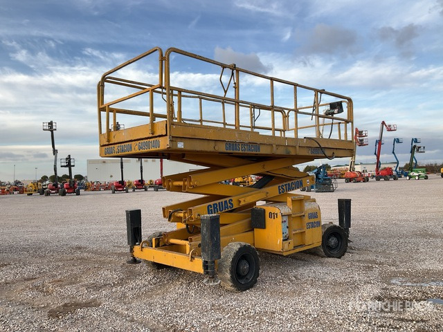 2006 Haulotte H12SXL 4x4 Diesel Scissor Lift - Scissor lift: picture 3 2006 Haulotte H12SXL 4x4 Diesel Scissor Lift - Scissor lift: picture 3