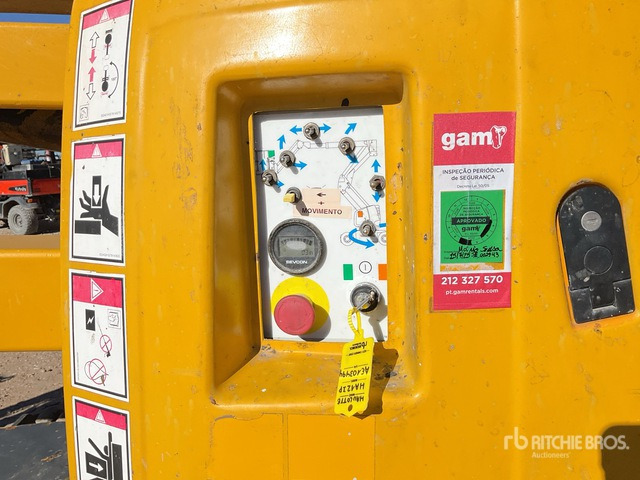 2006 Haulotte HA12IP 2WD Electric Articulating Boom Lift - Articulated boom: picture 5 2006 Haulotte HA12IP 2WD Electric Articulating Boom Lift - Articulated boom: picture 5