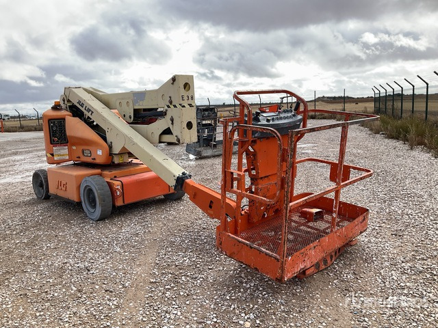 2006 JLG E400AN 2WD Electric Articulating Boom Lift - Articulated boom: picture 3 2006 JLG E400AN 2WD Electric Articulating Boom Lift - Articulated boom: picture 3
