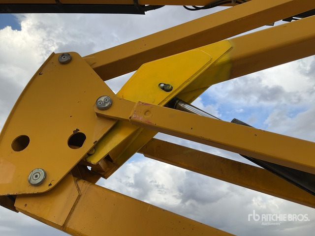 2007 Haulotte HA18PX 4WD Diesel Articulating Boom Lift - Articulated boom: picture 5 2007 Haulotte HA18PX 4WD Diesel Articulating Boom Lift - Articulated boom: picture 5