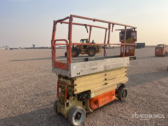 2008 JLG 2630ES (Inoperable) Scissor Lift - Scissor lift: picture 3 2008 JLG 2630ES (Inoperable) Scissor Lift - Scissor lift: picture 3