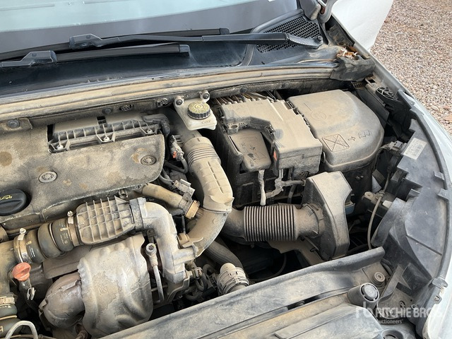 2015 Citroen C4 BlueHDI 100 Feel Automobile - Car: picture 5 2015 Citroen C4 BlueHDI 100 Feel Automobile - Car: picture 5