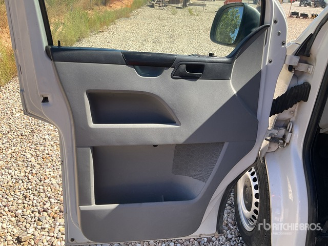 2012 Volkswagen Transporter TDI Motion Cargo Van - Van: picture 4 2012 Volkswagen Transporter TDI Motion Cargo Van - Van: picture 4