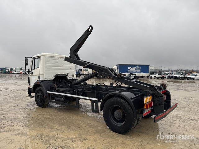1990 Mercedes-Benz 1722 4x2 Roll-Off Truck - Hook lift truck: picture 2 1990 Mercedes-Benz 1722 4x2 Roll-Off Truck - Hook lift truck: picture 2