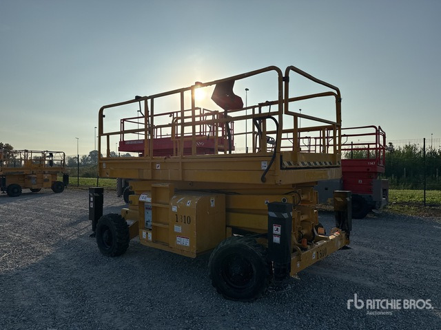 2007 Haulotte H12SX Diesel (Inoperable) Scissor Lift - Scissor lift: picture 1 2007 Haulotte H12SX Diesel (Inoperable) Scissor Lift - Scissor lift: picture 1