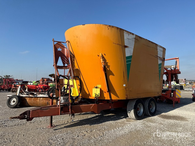 2011 California MC35 Feed Wagon - Forage mixer wagon: picture 1 2011 California MC35 Feed Wagon - Forage mixer wagon: picture 1