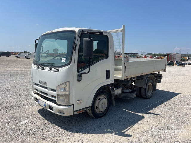 2011 Isuzu NLR 85 (Inoperable) S/A Dump Truck - Flail mower/ Mulcher: picture 3 2011 Isuzu NLR 85 (Inoperable) S/A Dump Truck - Flail mower/ Mulcher: picture 3
