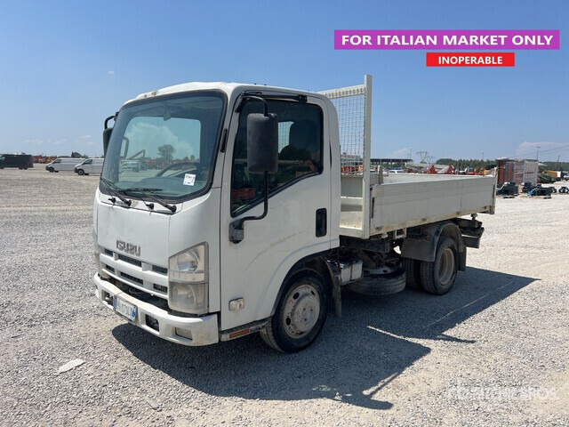 2011 Isuzu NLR 85 (Inoperable) S/A Dump Truck - Flail mower/ Mulcher: picture 2 2011 Isuzu NLR 85 (Inoperable) S/A Dump Truck - Flail mower/ Mulcher: picture 2