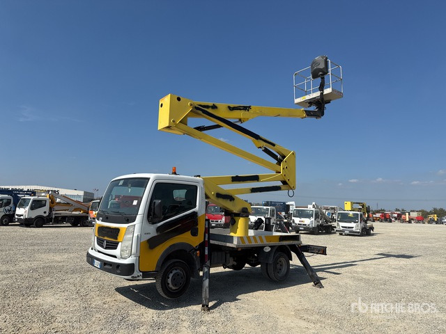2011 Renault Maxity 110Dxi 2011 Socage DA320 20 m on Bucket Truck - Truck mounted aerial platform: picture 1 2011 Renault Maxity 110Dxi 2011 Socage DA320 20 m on Bucket Truck - Truck mounted aerial platform: picture 1