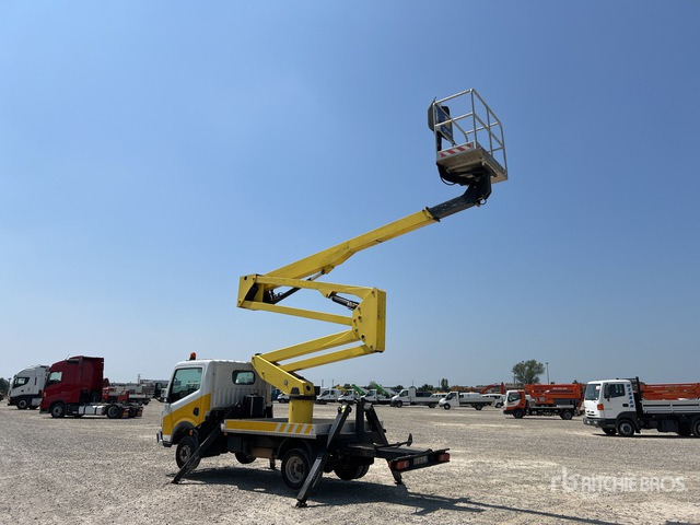 2011 Renault Maxity 2011 Socage DA320 20 m on Bucket Truck - Truck mounted aerial platform: picture 3 2011 Renault Maxity 2011 Socage DA320 20 m on Bucket Truck - Truck mounted aerial platform: picture 3