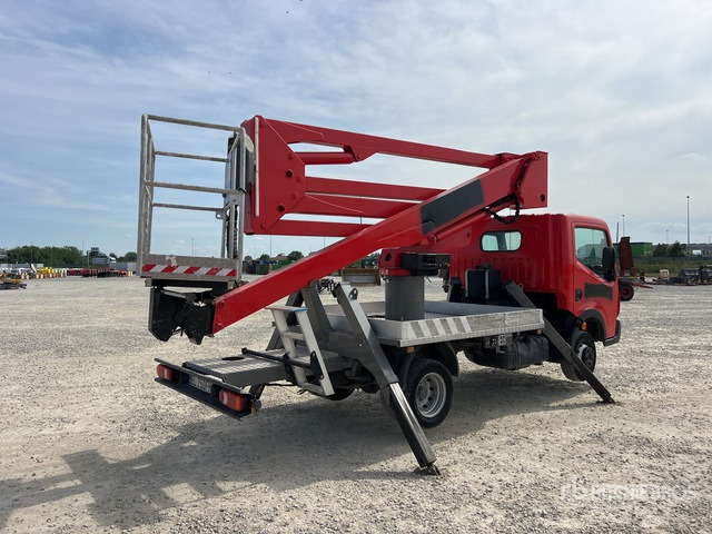 2011 Renault Maxity 2011 Socage DA320 20 m on Bucket Truck - Truck mounted aerial platform: picture 4 2011 Renault Maxity 2011 Socage DA320 20 m on Bucket Truck - Truck mounted aerial platform: picture 4