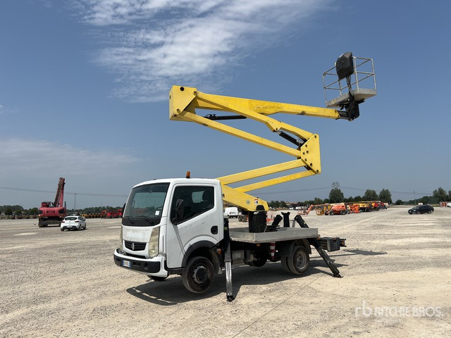 2011 Renault Maxity 2011 Socage DA320 20 m on Bucket Truck - Truck mounted aerial platform: picture 2 2011 Renault Maxity 2011 Socage DA320 20 m on Bucket Truck - Truck mounted aerial platform: picture 2