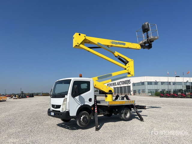 2011 Renault Maxity 2011 Socage DA324 24 m on Bucket Truck - Truck mounted aerial platform: picture 2 2011 Renault Maxity 2011 Socage DA324 24 m on Bucket Truck - Truck mounted aerial platform: picture 2