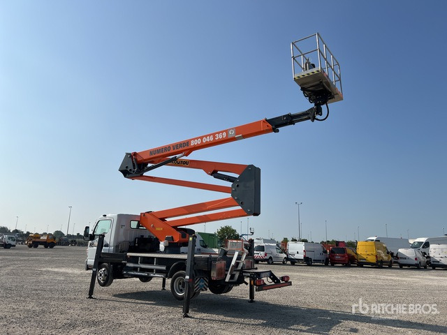 2013 Mitsubishi Canter 2013 Socage DA328 28 m on 4x2 Bucket Truck - Truck mounted aerial platform: picture 3 2013 Mitsubishi Canter 2013 Socage DA328 28 m on 4x2 Bucket Truck - Truck mounted aerial platform: picture 3