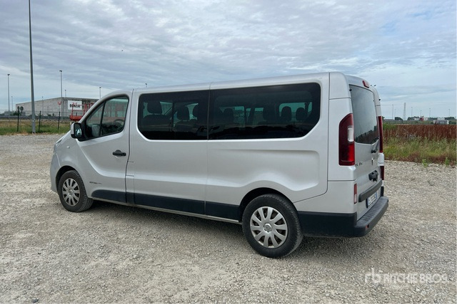 2015 Renault Trafic 120dci 9-Seat Mini Bus - Bus: picture 3 2015 Renault Trafic 120dci 9-Seat Mini Bus - Bus: picture 3