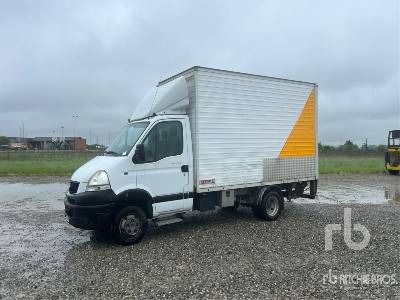 RENAULT MASCOTT 130 DXI - Box truck: picture 2 RENAULT MASCOTT 130 DXI - Box truck: picture 2