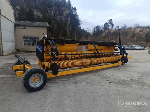 2010 New Holland Pick Up Ensileuse 5M20 Forage Harvester Pickup Header - Flail mower/ Mulcher: picture 2 2010 New Holland Pick Up Ensileuse 5M20 Forage Harvester Pickup Header - Flail mower/ Mulcher: picture 2