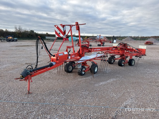 2011 Kuhn GA 6002 6 m Semi-Mount 2 Rotor Andaineur Hay Rake - Tedder/ Rake: picture 1 2011 Kuhn GA 6002 6 m Semi-Mount 2 Rotor Andaineur Hay Rake - Tedder/ Rake: picture 1