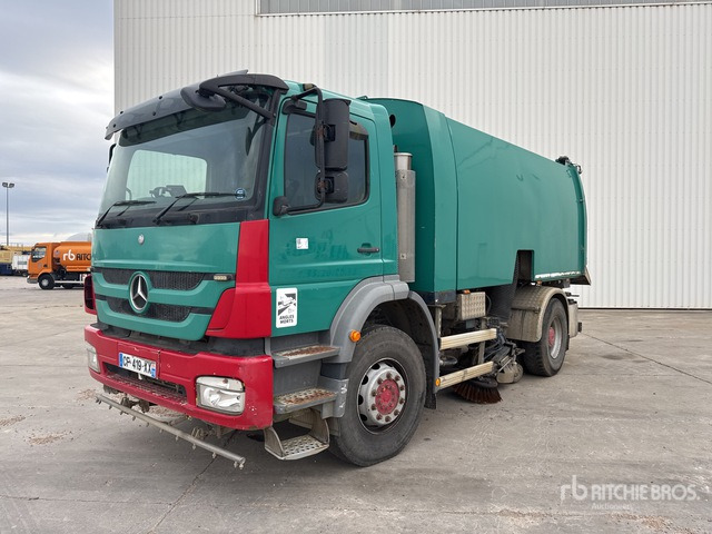 2012 Mercedes-Benz Axor 2012 Brock 7M3 on Balayeuse Sweeper Truck - Road sweeper: picture 1 2012 Mercedes-Benz Axor 2012 Brock 7M3 on Balayeuse Sweeper Truck - Road sweeper: picture 1