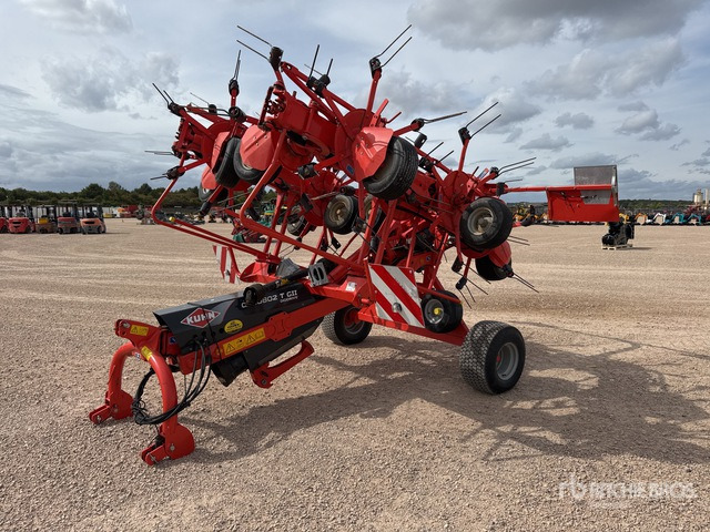 2015 Kuhn GF10802TGII 10.8 m Semi-Mount 10 Rotor Faneuse Hay Tedder - Tedder/ Rake: picture 2 2015 Kuhn GF10802TGII 10.8 m Semi-Mount 10 Rotor Faneuse Hay Tedder - Tedder/ Rake: picture 2