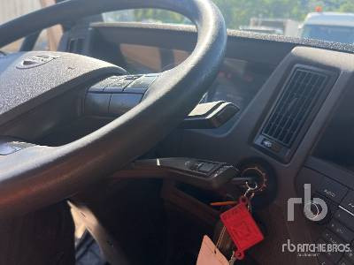 Tipper VOLVO FMX 420 8x4 Camion Benne: picture 16
