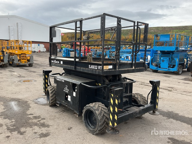 2007 Skyjack SJ6832RT 4x4 Diesel Scissor Lift - Scissor lift: picture 4 2007 Skyjack SJ6832RT 4x4 Diesel Scissor Lift - Scissor lift: picture 4