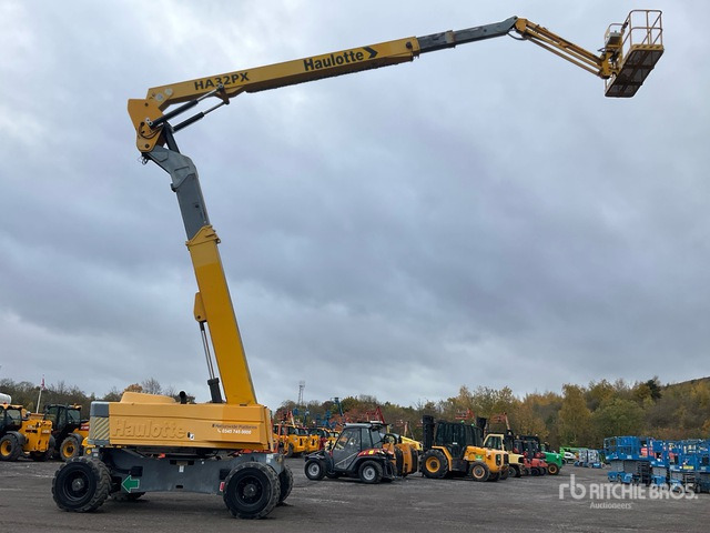 2009 Haulotte HA32PX 4WD Diesel Articulating Boom Lift - Articulated boom: picture 2 2009 Haulotte HA32PX 4WD Diesel Articulating Boom Lift - Articulated boom: picture 2