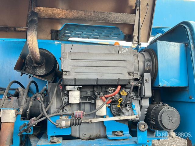 2010 Genie Z135/70 Articulating Boom Lift - Articulated boom: picture 4 2010 Genie Z135/70 Articulating Boom Lift - Articulated boom: picture 4