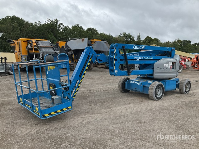 2011 Genie Z4525J 2WD Hybrid Articulating Boom Lift - Articulated boom: picture 1 2011 Genie Z4525J 2WD Hybrid Articulating Boom Lift - Articulated boom: picture 1