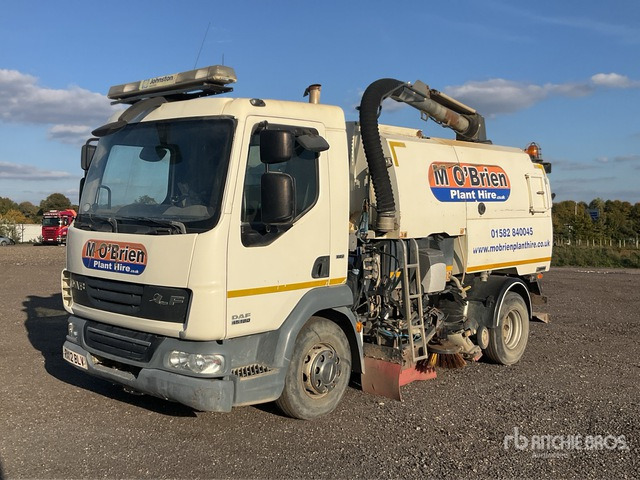 2012 DAF 45.180 2012 Johnston on Sweeper Truck - Road sweeper: picture 1 2012 DAF 45.180 2012 Johnston on Sweeper Truck - Road sweeper: picture 1