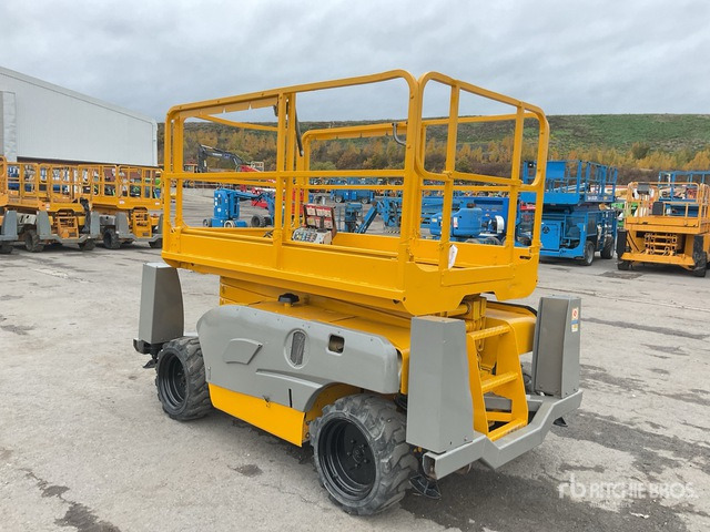 2014 Haulotte Compact 10DX 4x4 Diesel Scissor Lift - Scissor lift: picture 3 2014 Haulotte Compact 10DX 4x4 Diesel Scissor Lift - Scissor lift: picture 3