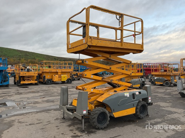 2014 Haulotte Compact 10DX 4x4 Diesel Scissor Lift - Scissor lift: picture 1 2014 Haulotte Compact 10DX 4x4 Diesel Scissor Lift - Scissor lift: picture 1