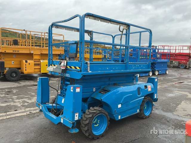 2014 Haulotte Compact 12DX 4x4 Diesel Scissor Lift - Scissor lift: picture 4 2014 Haulotte Compact 12DX 4x4 Diesel Scissor Lift - Scissor lift: picture 4