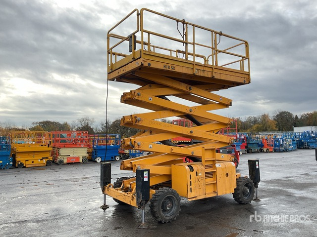 2014 Haulotte H18SDX 4x4 Diesel Scissor Lift - Scissor lift: picture 2 2014 Haulotte H18SDX 4x4 Diesel Scissor Lift - Scissor lift: picture 2
